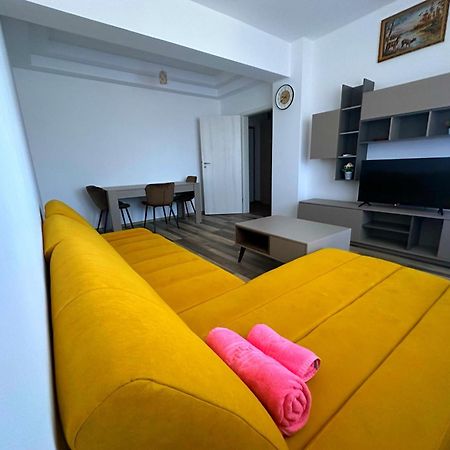 In Apart Hotel Bukares Bagian luar foto