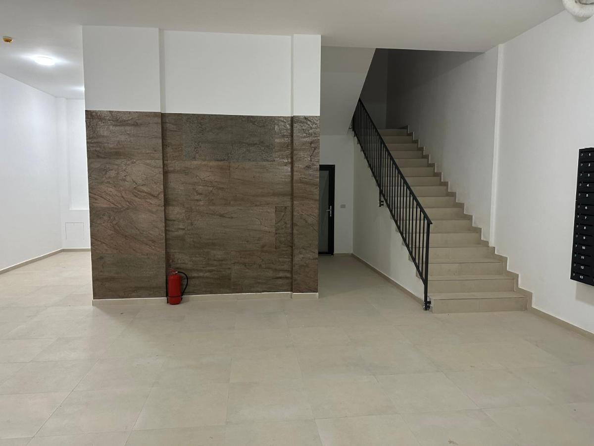 In Apart Hotel Bukares Bagian luar foto