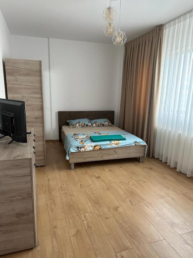 In Apart Hotel Bukares Bagian luar foto