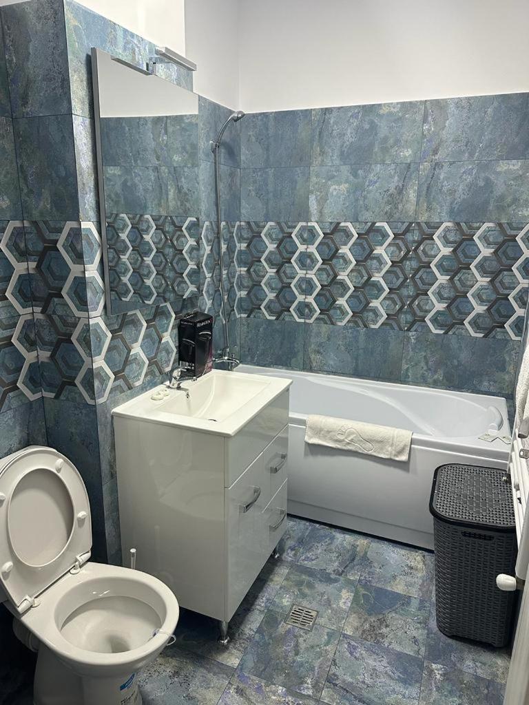 In Apart Hotel Bukares Bagian luar foto