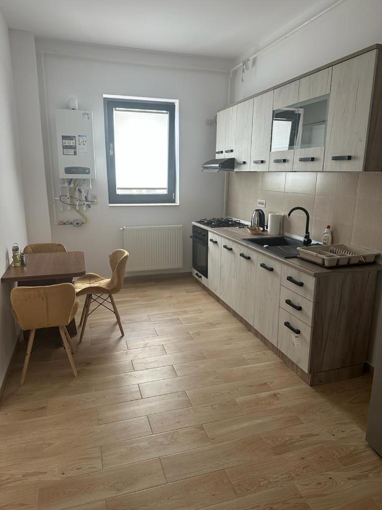 In Apart Hotel Bukares Bagian luar foto