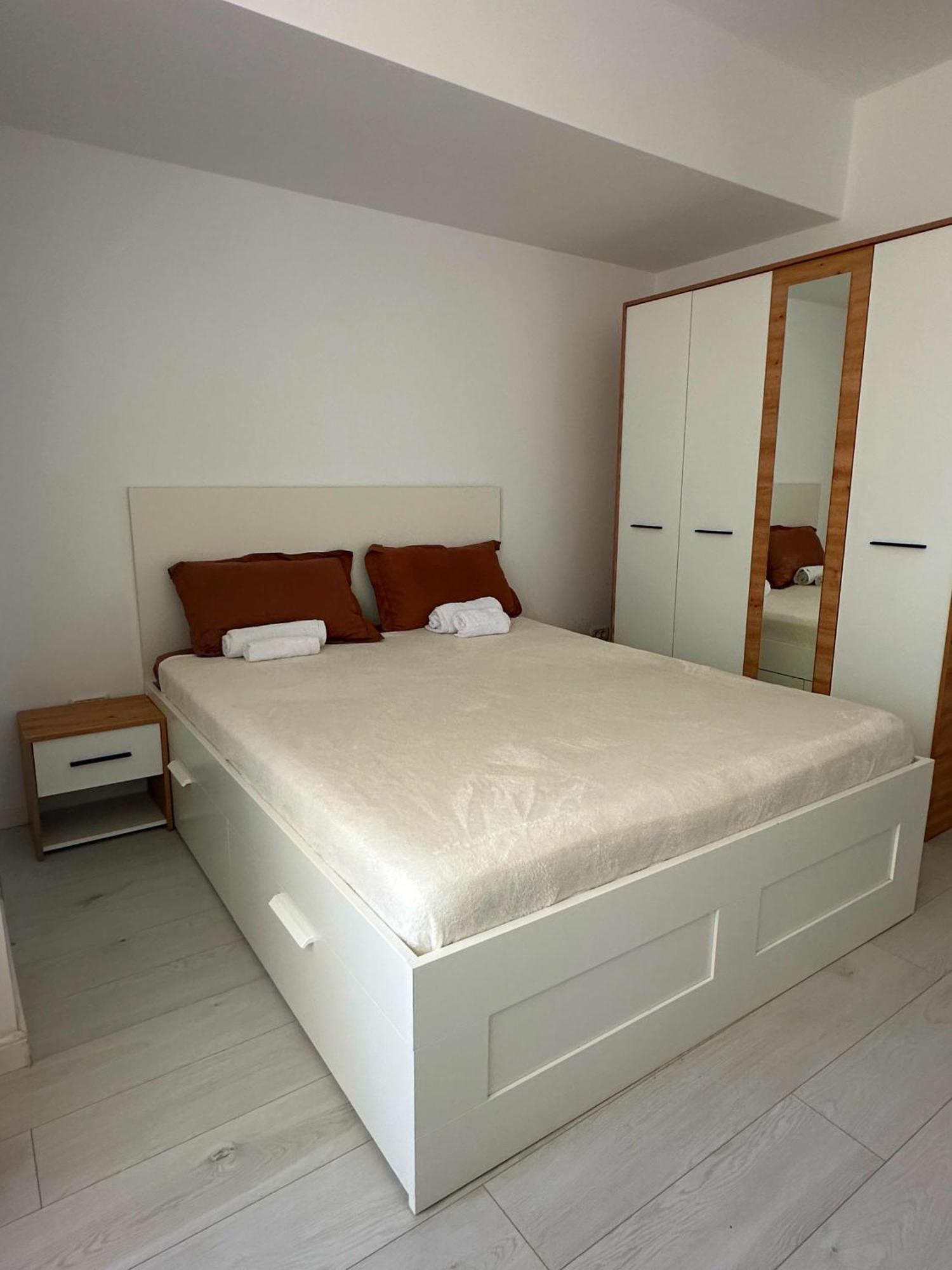 In Apart Hotel Bukares Bagian luar foto