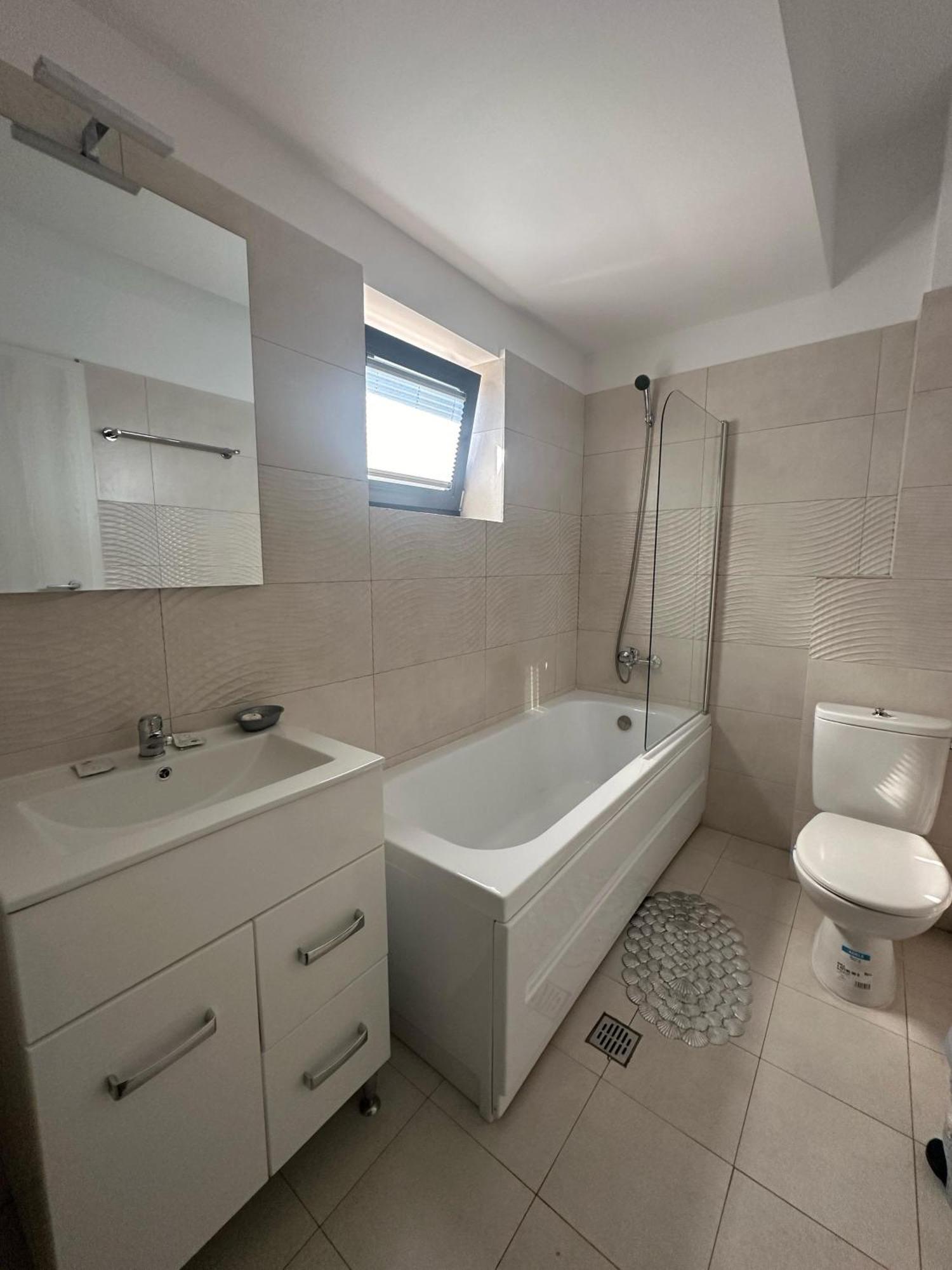 In Apart Hotel Bukares Bagian luar foto