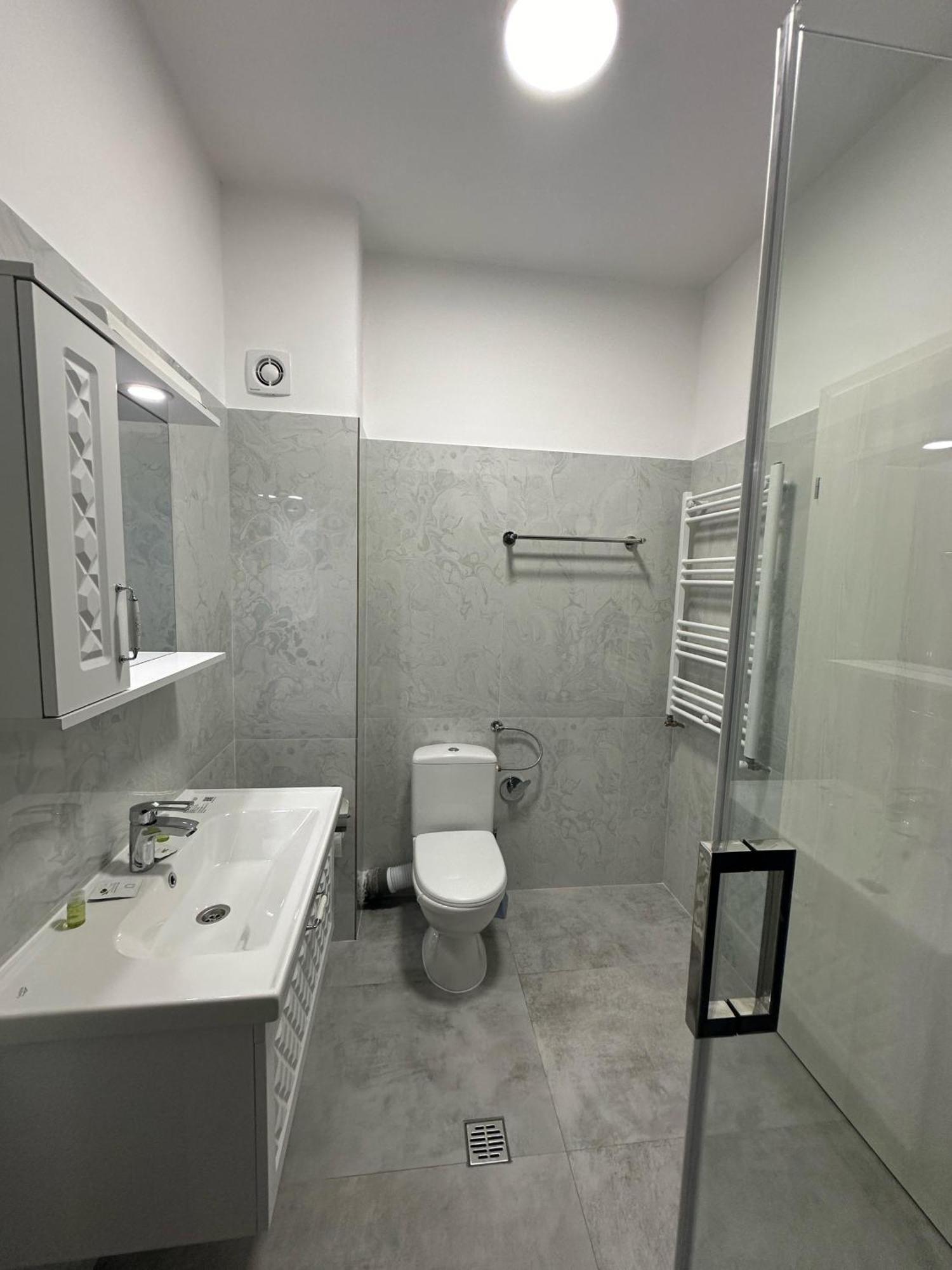 In Apart Hotel Bukares Bagian luar foto