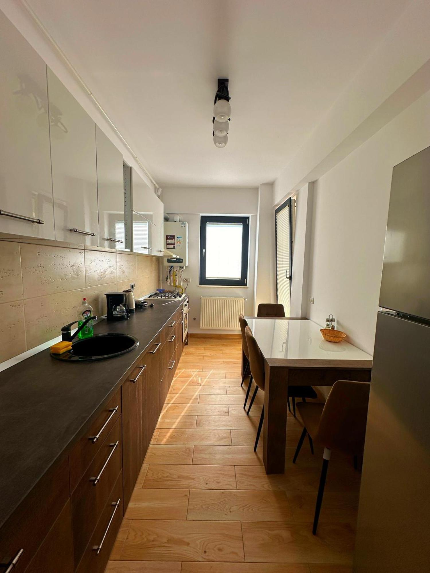 In Apart Hotel Bukares Bagian luar foto