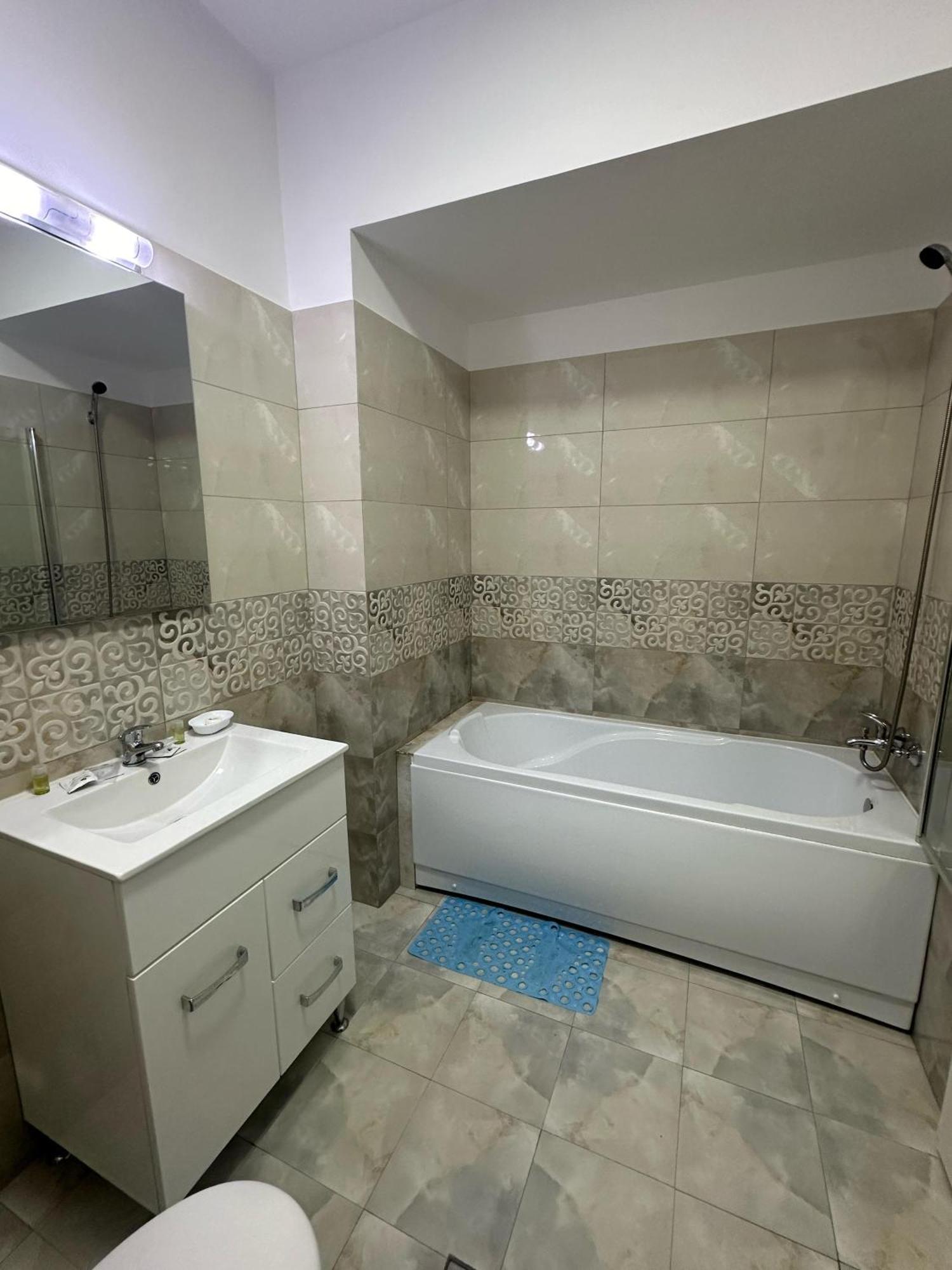 In Apart Hotel Bukares Bagian luar foto